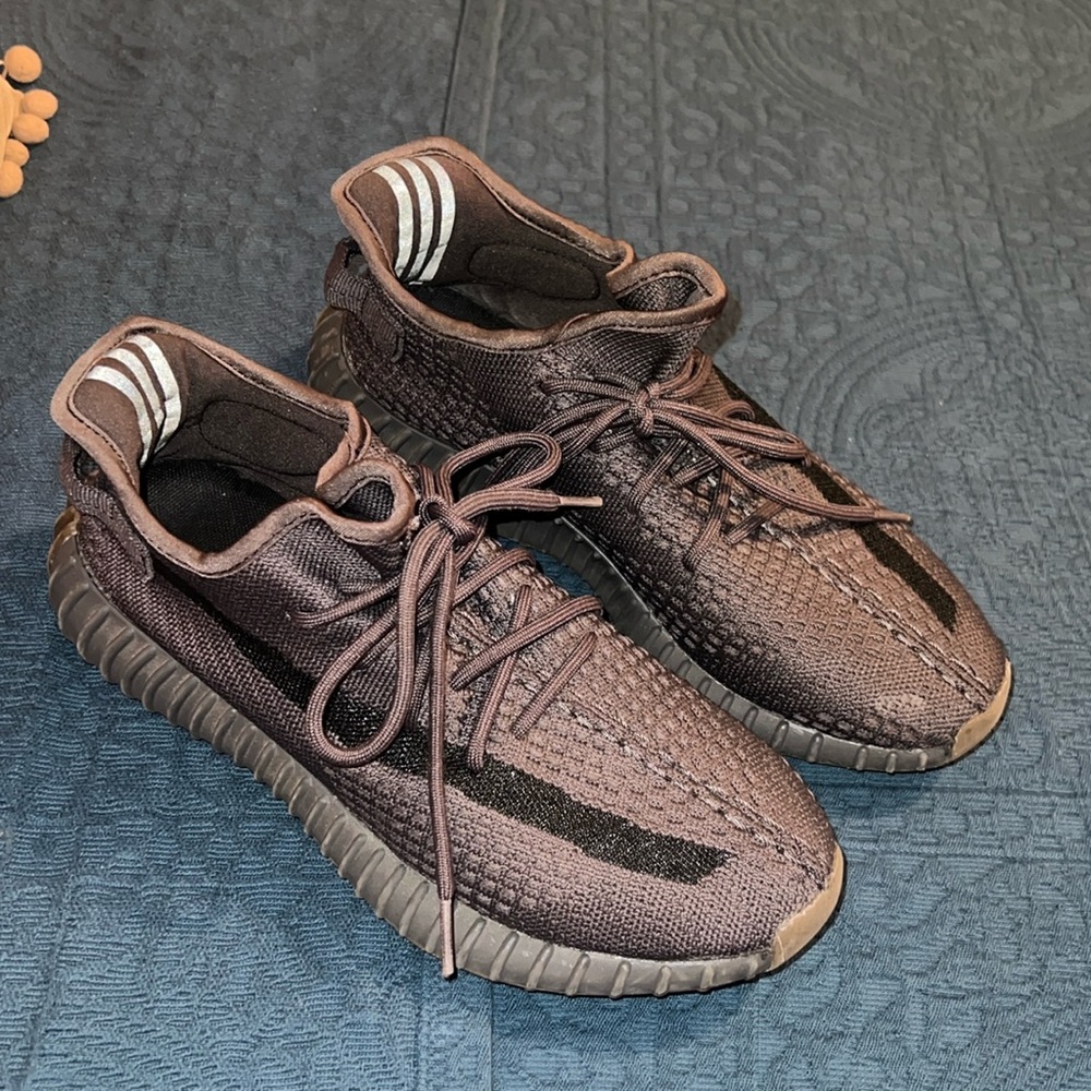 Men’s Yeezy shoes 8.5